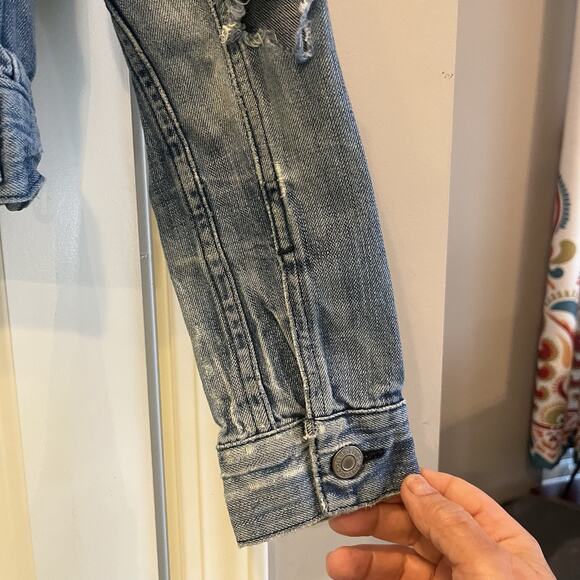 Levi distressed denim jacket w/ Méxican sugar skull/day of the dead patch -XS - Picture 9 of 13